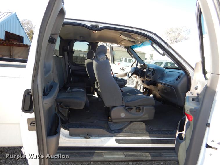 image for item DD8935 2003 Ford F150 XLT SuperCab pickup truck