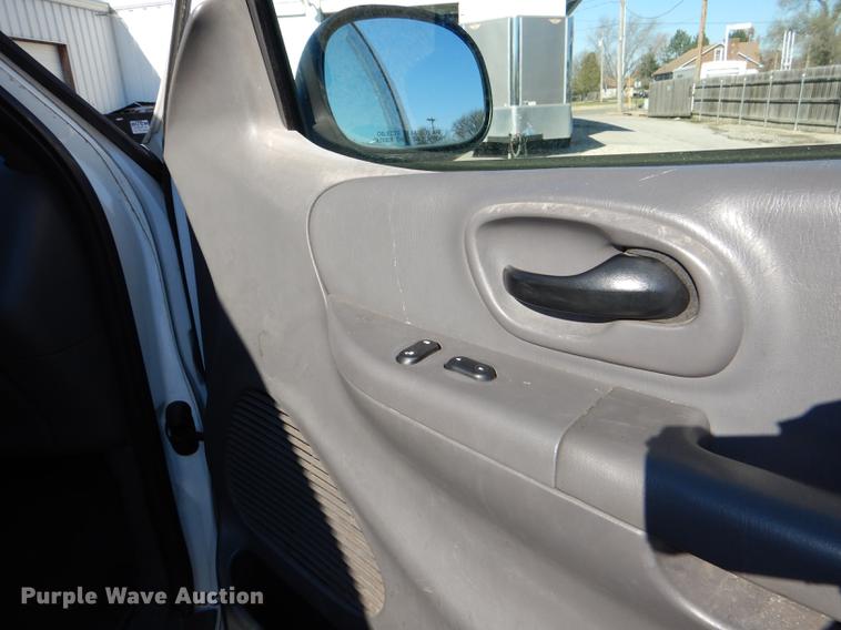 image for item DD8935 2003 Ford F150 XLT SuperCab pickup truck