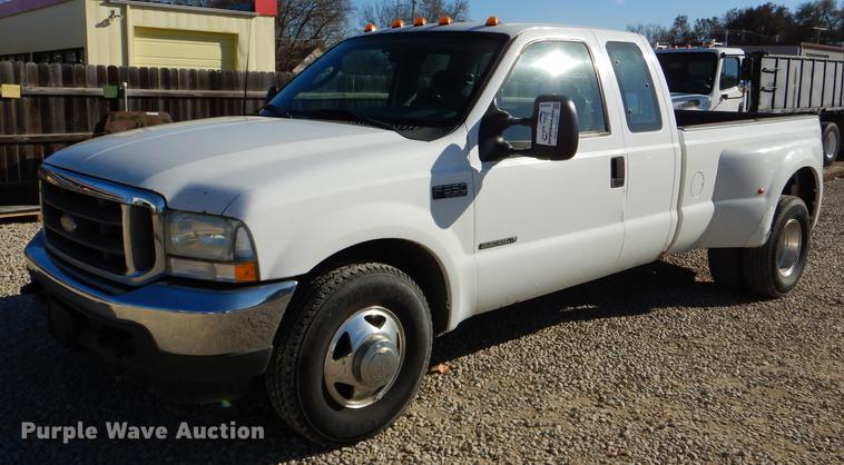 image for item DD8936 2003 Ford F350 Super Duty Lariat Super Cab pickup truck