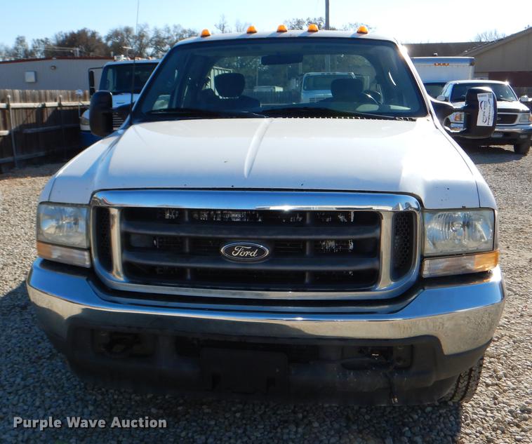 image for item DD8936 2003 Ford F350 Super Duty Lariat Super Cab pickup truck