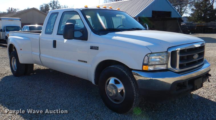 image for item DD8936 2003 Ford F350 Super Duty Lariat Super Cab pickup truck