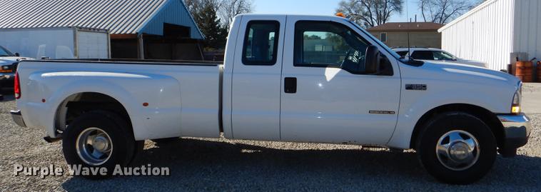 image for item DD8936 2003 Ford F350 Super Duty Lariat Super Cab pickup truck