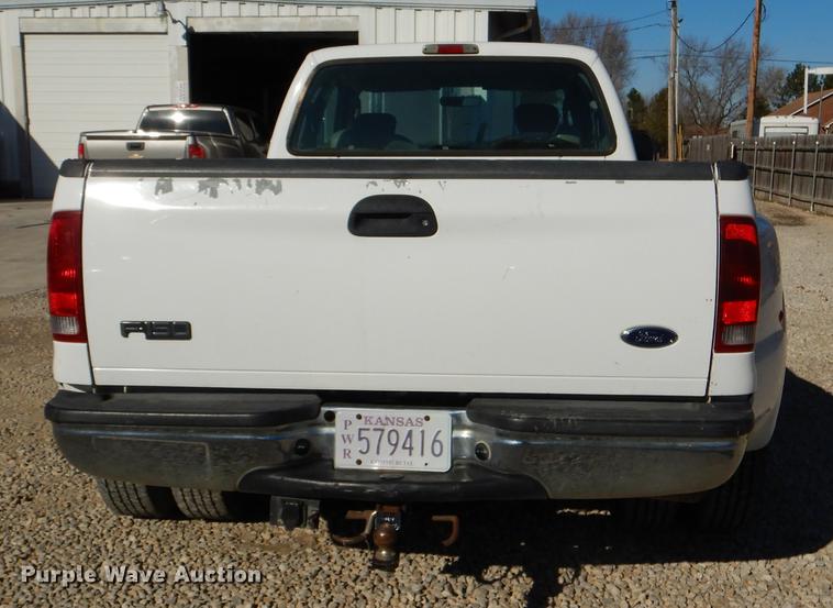 image for item DD8936 2003 Ford F350 Super Duty Lariat Super Cab pickup truck