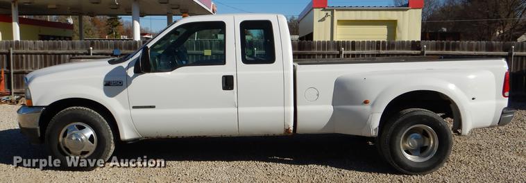 image for item DD8936 2003 Ford F350 Super Duty Lariat Super Cab pickup truck