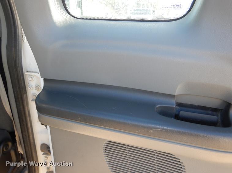 image for item DD8936 2003 Ford F350 Super Duty Lariat Super Cab pickup truck