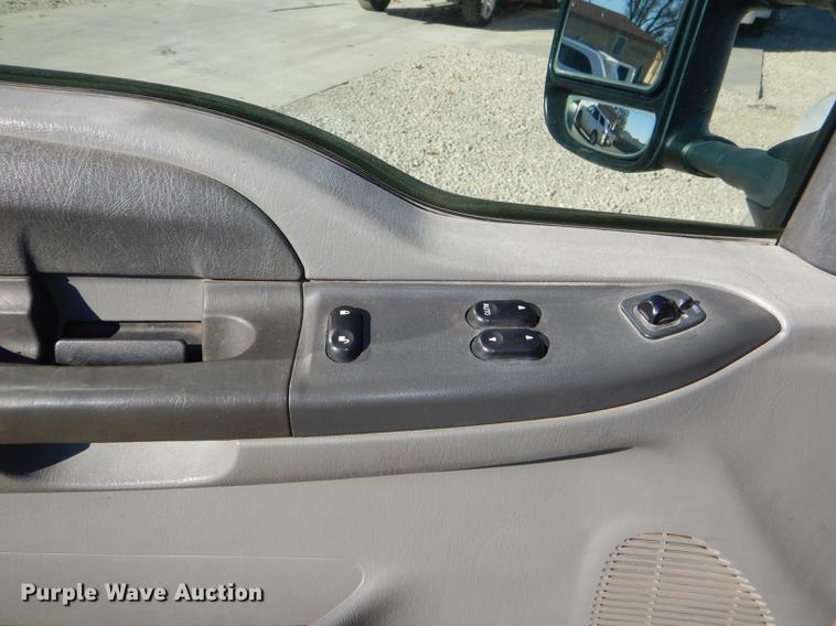 image for item DD8936 2003 Ford F350 Super Duty Lariat Super Cab pickup truck