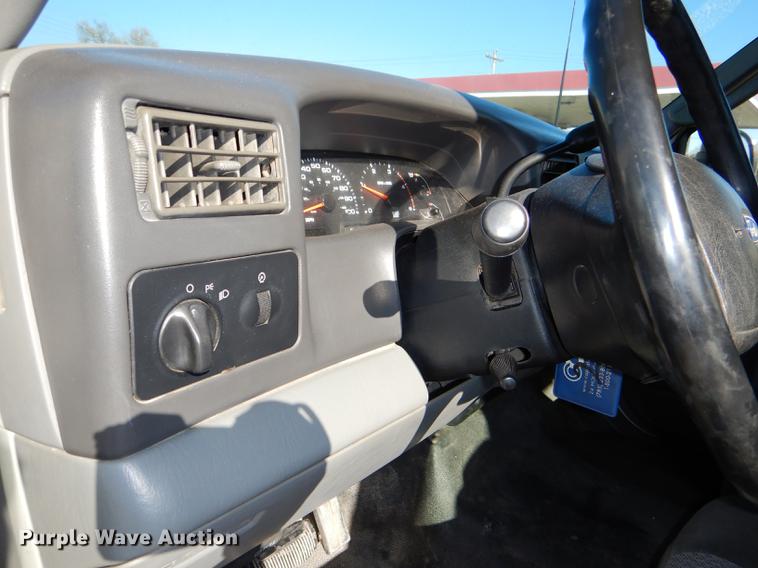 image for item DD8936 2003 Ford F350 Super Duty Lariat Super Cab pickup truck