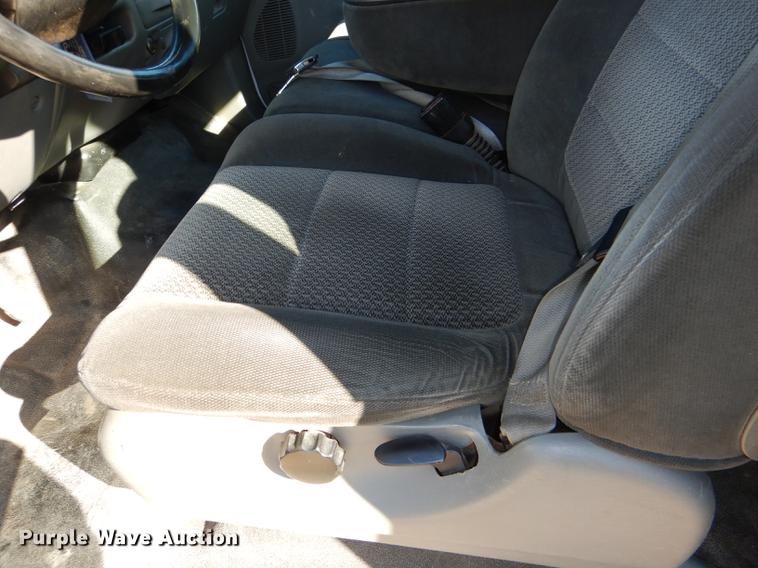 image for item DD8936 2003 Ford F350 Super Duty Lariat Super Cab pickup truck