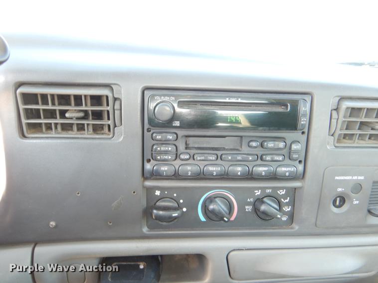 image for item DD8936 2003 Ford F350 Super Duty Lariat Super Cab pickup truck