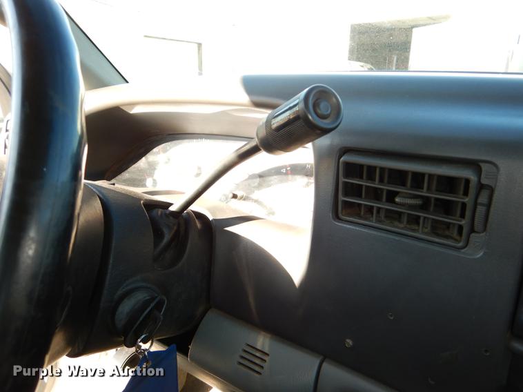 image for item DD8936 2003 Ford F350 Super Duty Lariat Super Cab pickup truck