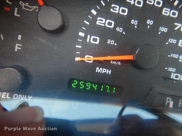 image for item DD8936 2003 Ford F350 Super Duty Lariat Super Cab pickup truck