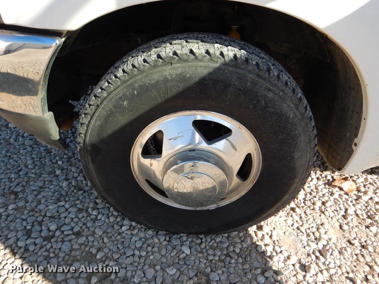 image for item DD8936 2003 Ford F350 Super Duty Lariat Super Cab pickup truck