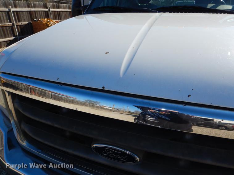 image for item DD8936 2003 Ford F350 Super Duty Lariat Super Cab pickup truck