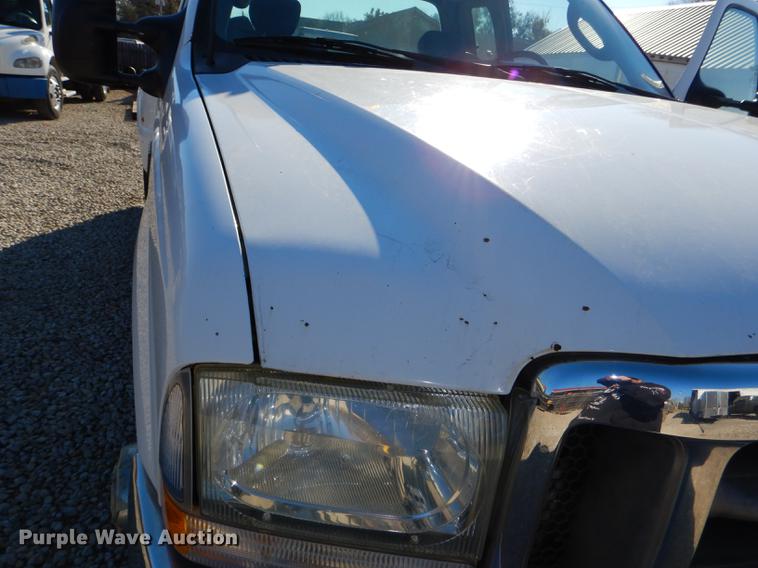 image for item DD8936 2003 Ford F350 Super Duty Lariat Super Cab pickup truck