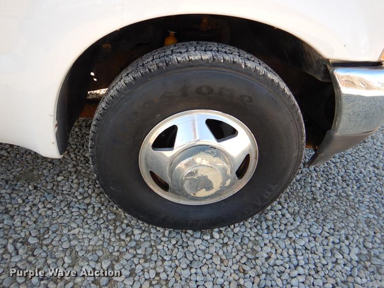 image for item DD8936 2003 Ford F350 Super Duty Lariat Super Cab pickup truck