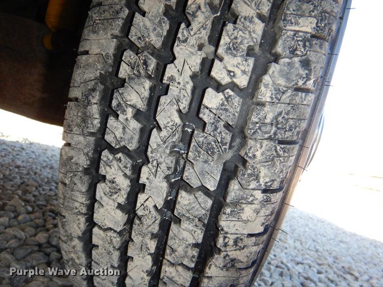 image for item DD8936 2003 Ford F350 Super Duty Lariat Super Cab pickup truck