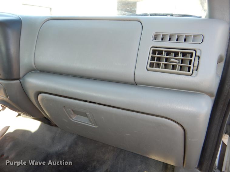 image for item DD8936 2003 Ford F350 Super Duty Lariat Super Cab pickup truck