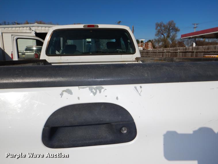 image for item DD8936 2003 Ford F350 Super Duty Lariat Super Cab pickup truck