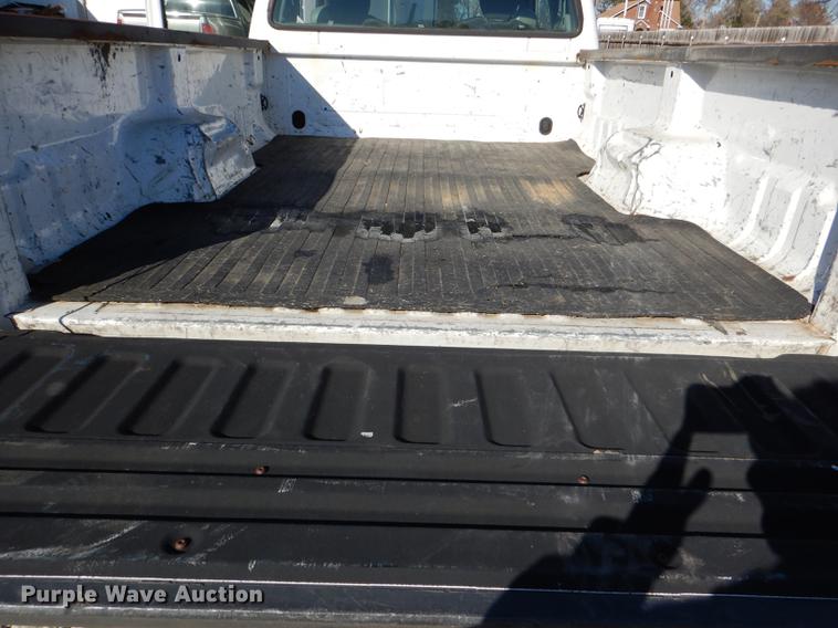 image for item DD8936 2003 Ford F350 Super Duty Lariat Super Cab pickup truck