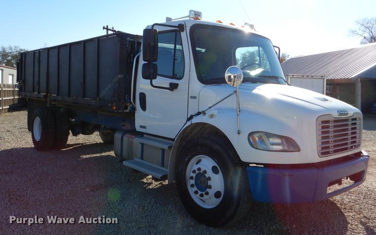 image for item DD8937 2005 Freightliner Business Class M2 grain truck