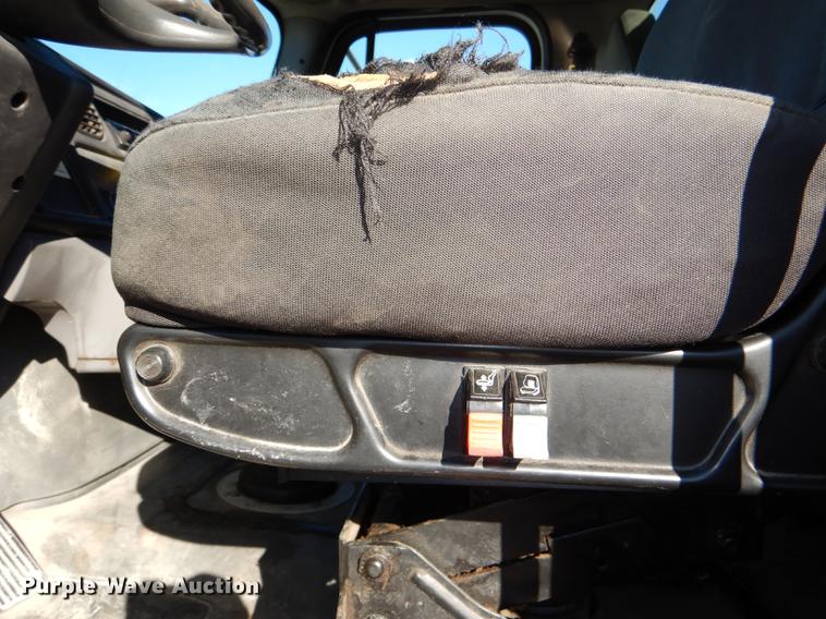 image for item DD8937 2005 Freightliner Business Class M2 grain truck