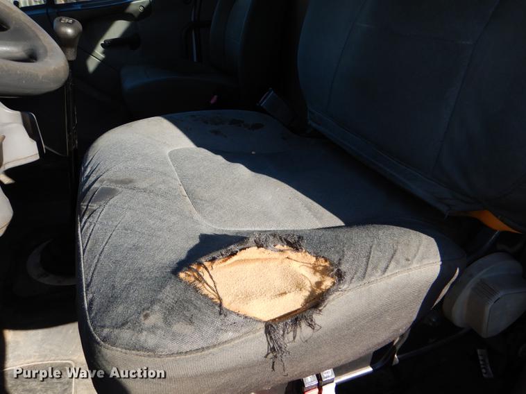 image for item DD8937 2005 Freightliner Business Class M2 grain truck