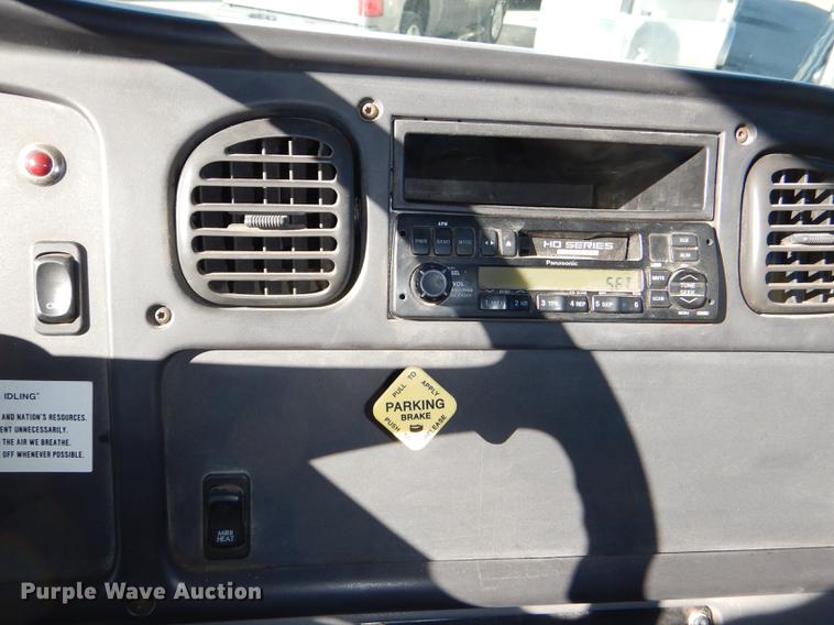 image for item DD8937 2005 Freightliner Business Class M2 grain truck