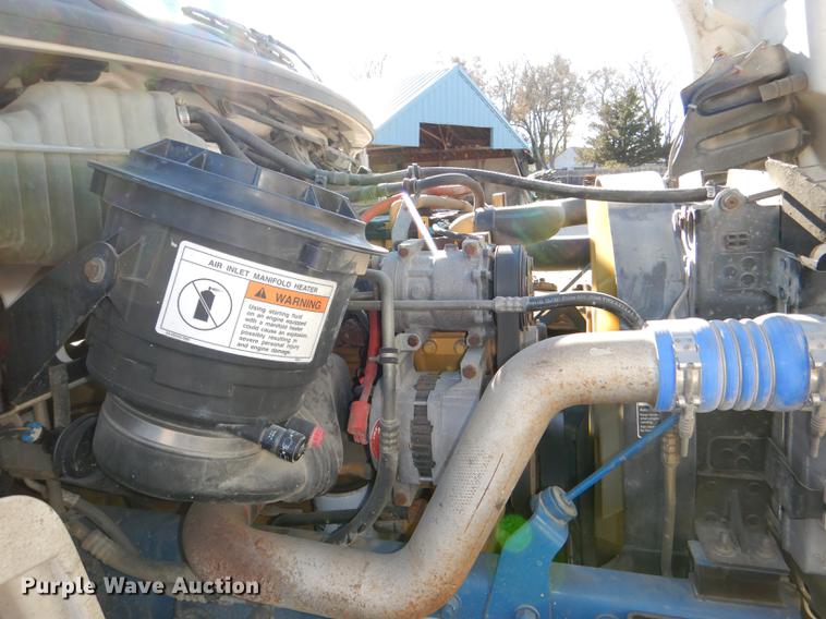 image for item DD8937 2005 Freightliner Business Class M2 grain truck