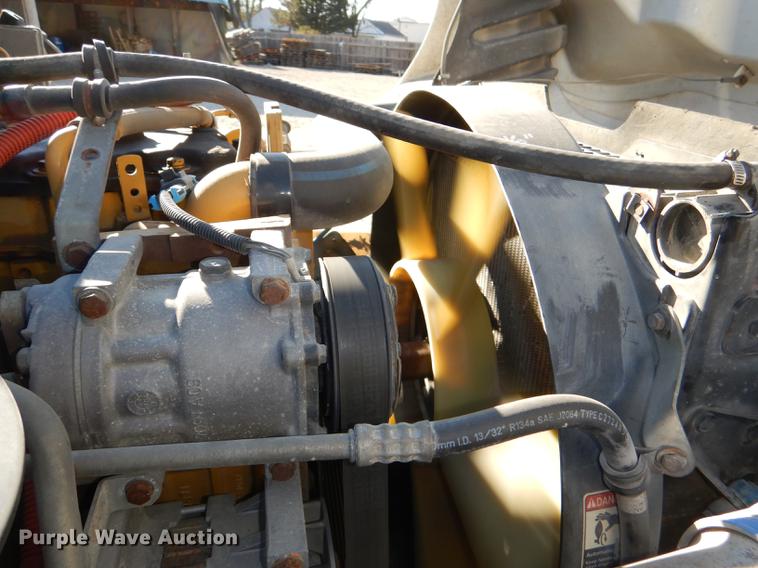 image for item DD8937 2005 Freightliner Business Class M2 grain truck