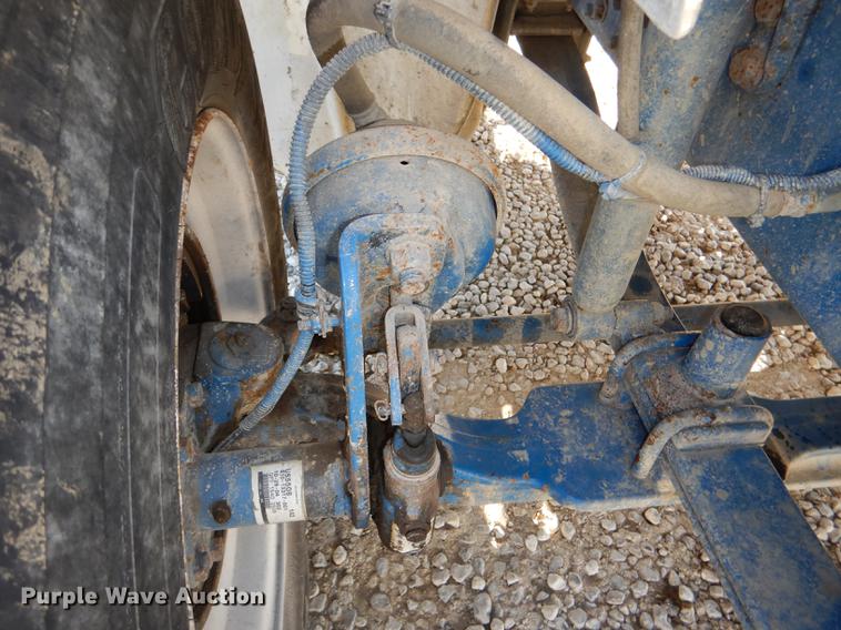 image for item DD8937 2005 Freightliner Business Class M2 grain truck