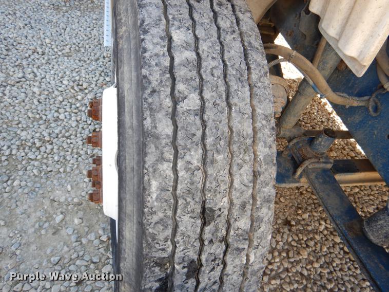 image for item DD8937 2005 Freightliner Business Class M2 grain truck