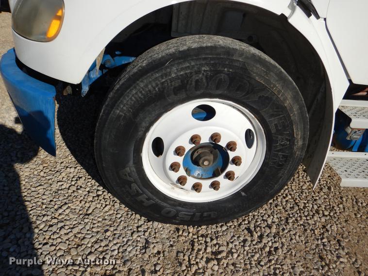 image for item DD8937 2005 Freightliner Business Class M2 grain truck