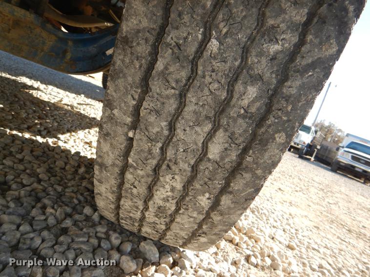 image for item DD8937 2005 Freightliner Business Class M2 grain truck