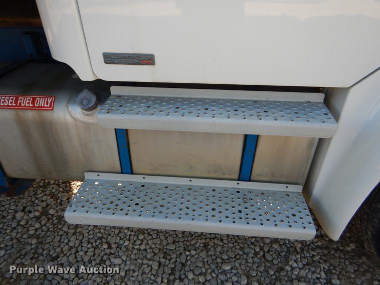 image for item DD8937 2005 Freightliner Business Class M2 grain truck