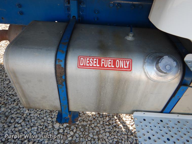 image for item DD8937 2005 Freightliner Business Class M2 grain truck