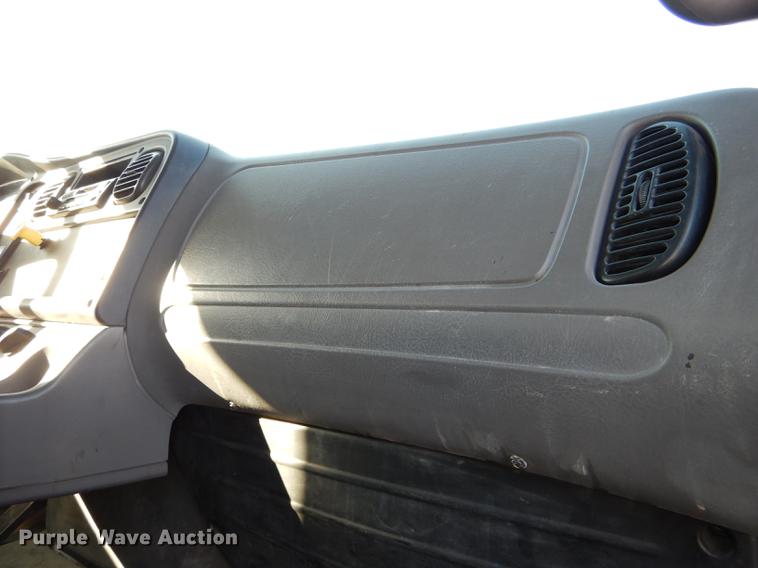 image for item DD8937 2005 Freightliner Business Class M2 grain truck