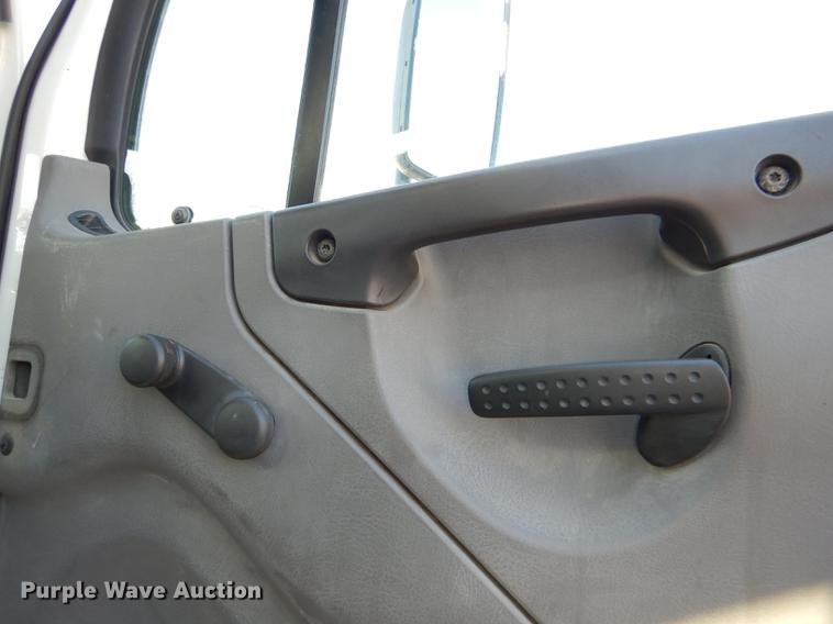 image for item DD8937 2005 Freightliner Business Class M2 grain truck