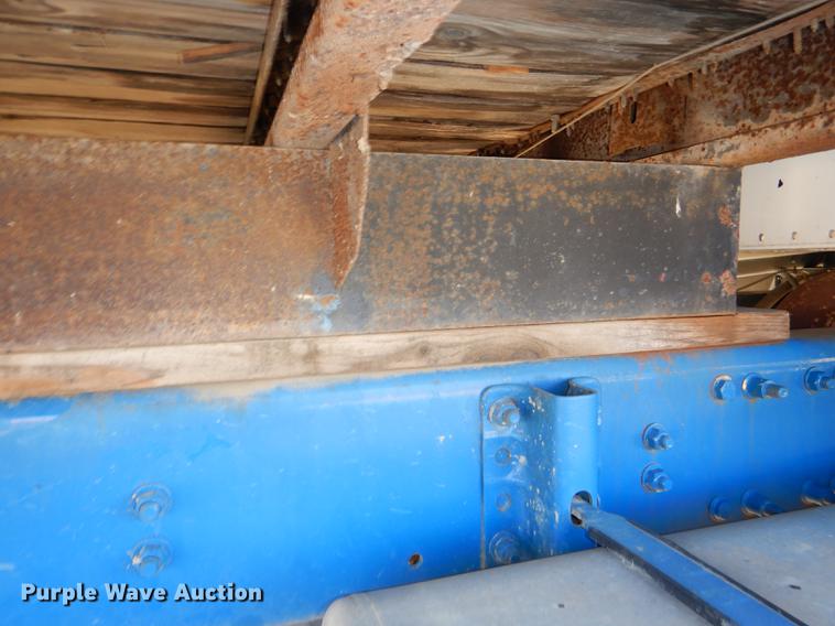 image for item DD8937 2005 Freightliner Business Class M2 grain truck