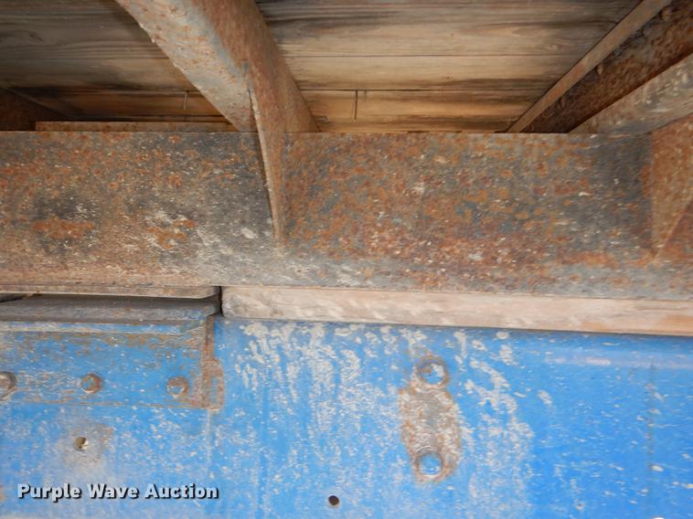 image for item DD8937 2005 Freightliner Business Class M2 grain truck