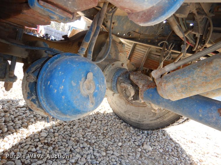 image for item DD8937 2005 Freightliner Business Class M2 grain truck