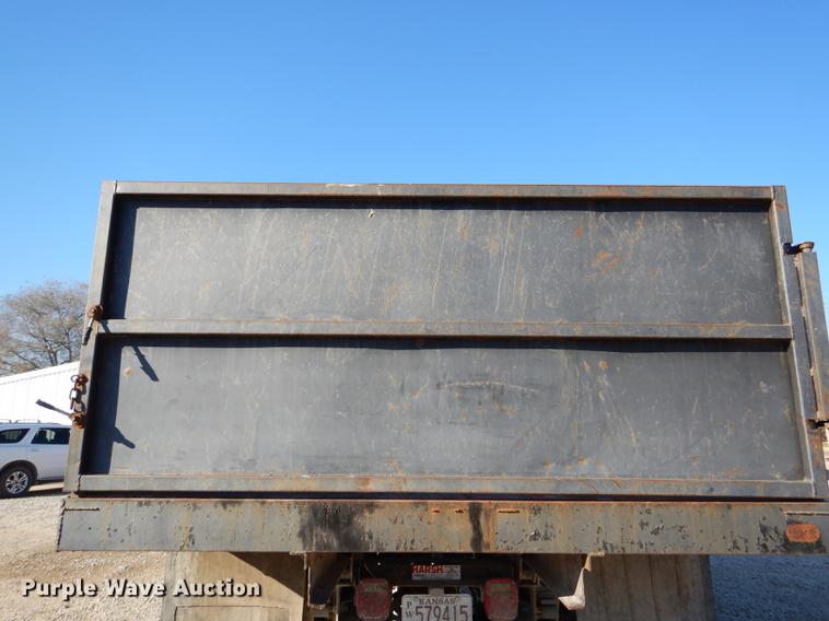 image for item DD8937 2005 Freightliner Business Class M2 grain truck