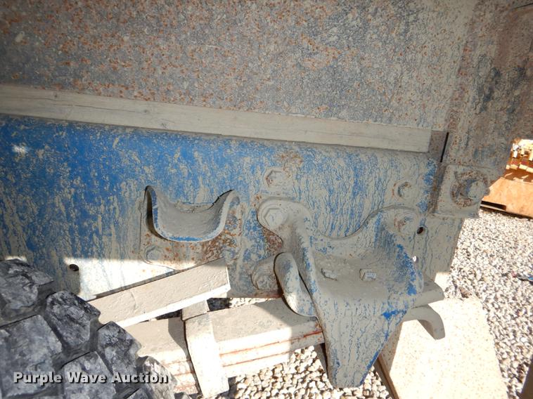 image for item DD8937 2005 Freightliner Business Class M2 grain truck