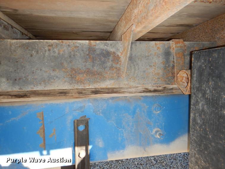 image for item DD8937 2005 Freightliner Business Class M2 grain truck