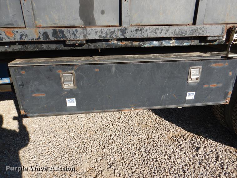 image for item DD8937 2005 Freightliner Business Class M2 grain truck