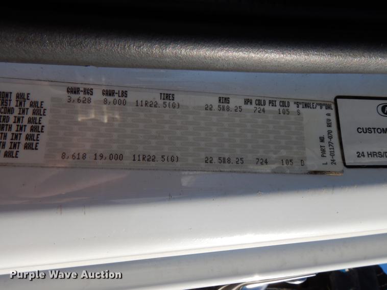 image for item DD8937 2005 Freightliner Business Class M2 grain truck