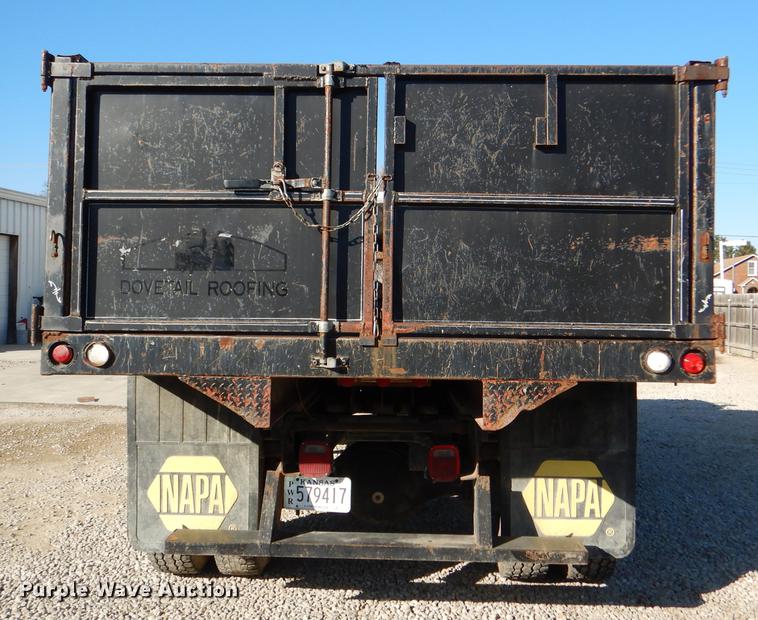 image for item DD8938 1999 International 4700 grain truck