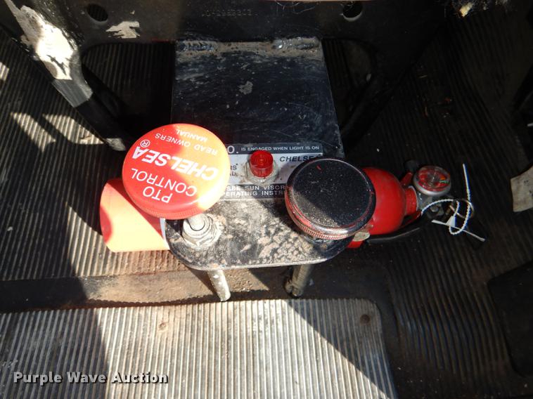 image for item DD8938 1999 International 4700 grain truck