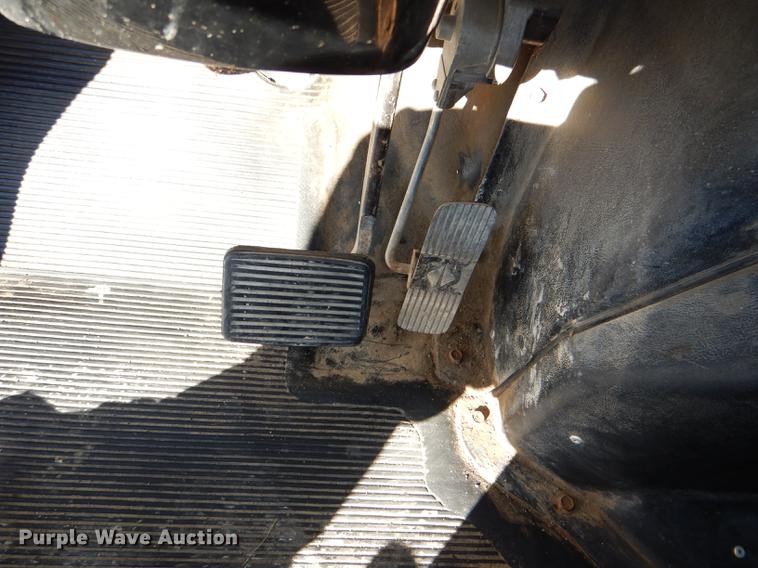 image for item DD8938 1999 International 4700 grain truck