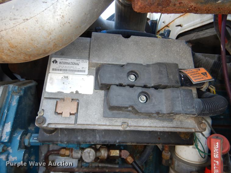 image for item DD8938 1999 International 4700 grain truck