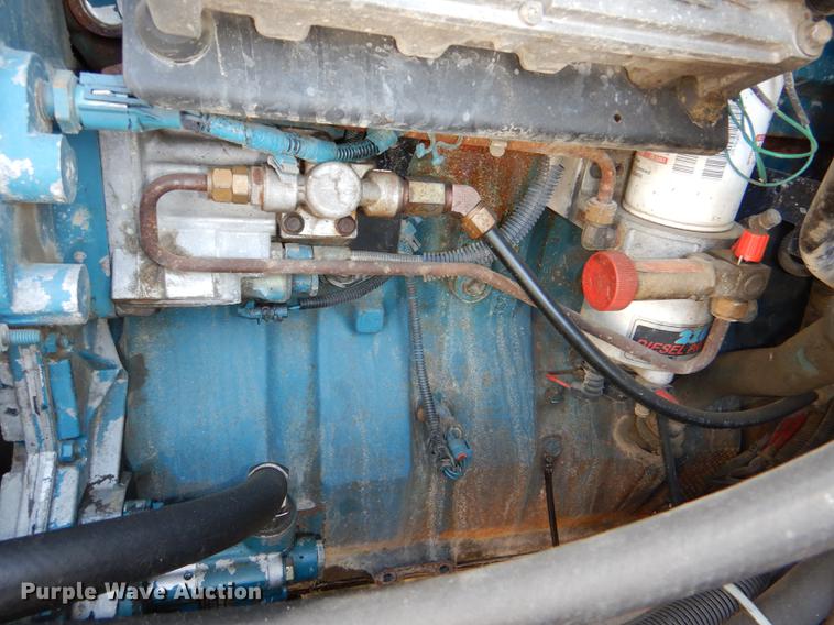 image for item DD8938 1999 International 4700 grain truck